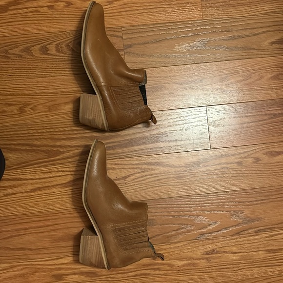 Boots - Picture 6 of 10